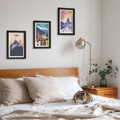 3 paveikslų rinkinys su rėmais Kalnų ir retro architektūros spalvingos iliustracijos
