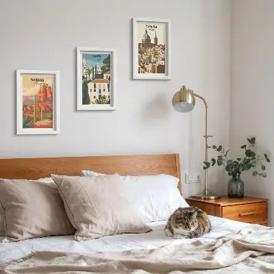 Įrėmintų paveikslų rinkinys su Sedonos ir Sintros Valetos retro miesto peizažais