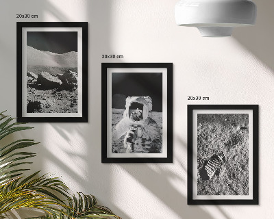 Įrėmintų paveikslų rinkinys Mėnulio nuotraukos su astronautu ir jo pėdsaku