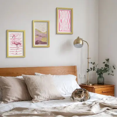 Rinkinys iš 3 paveikslų su rėmais rožinių flamingų ir pastelinių kalnų peizažas su užrašu Chill