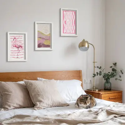 Rinkinys iš 3 paveikslų su rėmais rožinių flamingų ir pastelinių kalnų peizažas su užrašu Chill