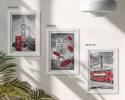 Įrėmintų paveikslų rinkinys su Londono vaizdais, raudonu skėčiu ir autobusu