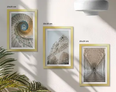 Įrėmintų paveikslų rinkinys katedros spiraliniai laiptai, pastato fasadas ir plytelėmis klotas koridorius