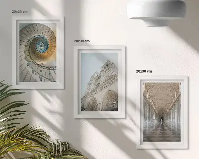 Įrėmintų paveikslų rinkinys katedros spiraliniai laiptai, pastato fasadas ir plytelėmis klotas koridorius
