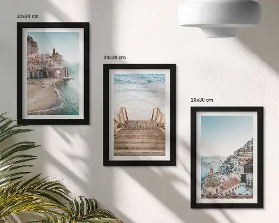 Įrėmintų paveikslų rinkinys vasaros pastelinių vaizdų su pajūrio architektūra ir paplūdimiu