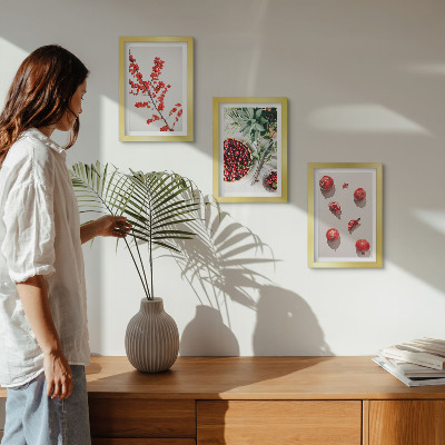 3 paveikslų rinkinys su rėmais Raudoni vaisiai ir augalai minimalistiniu stiliumi