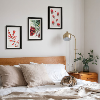 3 paveikslų rinkinys su rėmais Raudoni vaisiai ir augalai minimalistiniu stiliumi
