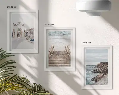 Įrėmintų paveikslų rinkinys su vaizdu į jūrą ir Santorinio architektūrą danguje