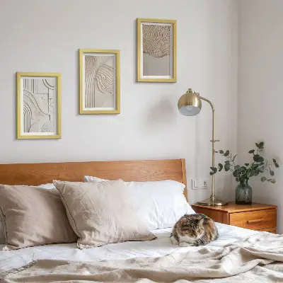 Įrėmintų paveikslų rinkinys abstrakčių smėlio ir baltos spalvos raštų