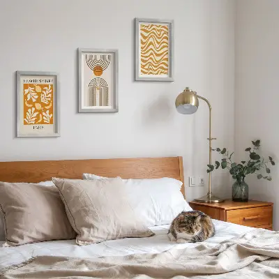 Įrėmintų paveikslų rinkinys su gėlių ir geometriniais raštais