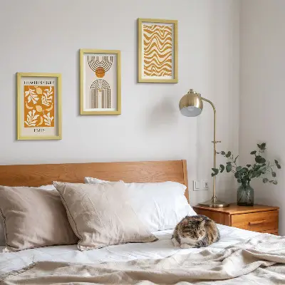 Įrėmintų paveikslų rinkinys su gėlių ir geometriniais raštais