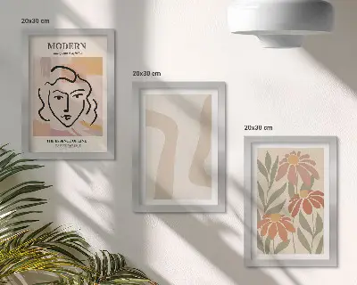 Moteris moderniu stiliumi su abstrakčiais raštais 3 paveikslų rinkinys su rėmais