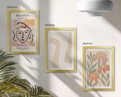 Moteris moderniu stiliumi su abstrakčiais raštais 3 paveikslų rinkinys su rėmais