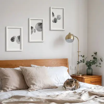 Abstraktus minimalistinis paveikslas su dažų dėmių motyvu 3 paveikslų rinkinys su rėmais