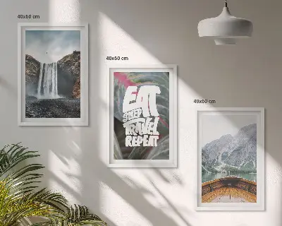 Įrėmintas triptikas su kriokliu, kalnais ir valtimi