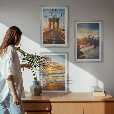 Trijų paveikslų rinkinys su rėmais tiltai, saulėlydžiai ir miestas