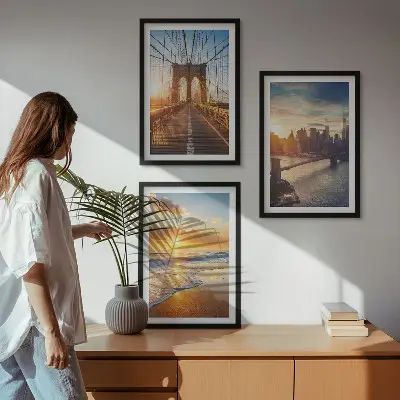 Trijų paveikslų rinkinys su rėmais tiltai, saulėlydžiai ir miestas