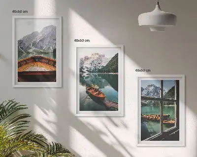 Įrėmintas triptikas kalnų ežero vaizdas su valtimis