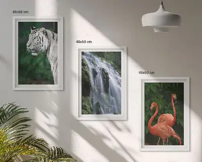 Įrėmintas triptikas su tigro, krioklio ir flamingų gamtos vaizdiniu
