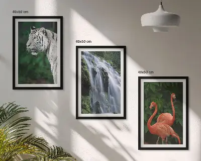 Įrėmintas triptikas su tigro, krioklio ir flamingų gamtos vaizdiniu