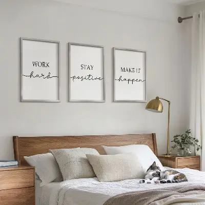 Minimalistiniai motyvaciniai užrašai įrėmintas triptikas
