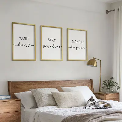 Minimalistiniai motyvaciniai užrašai įrėmintas triptikas