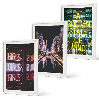 3 paveikslų rinkinys su rėmais neoninis ženklas upėje naktį