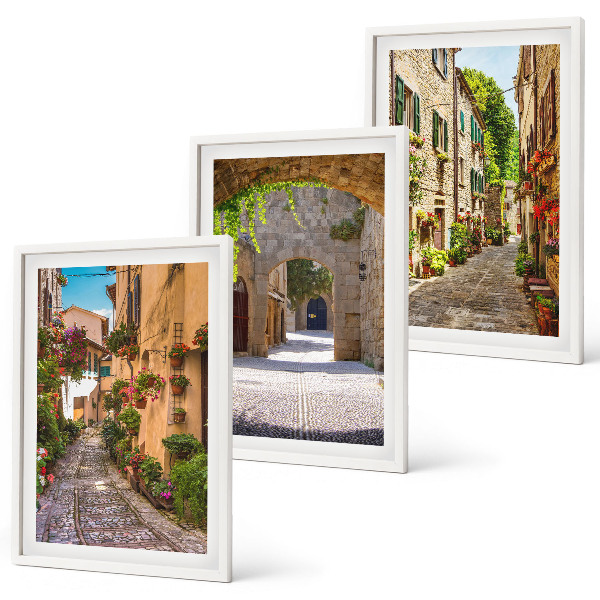 Įrėmintas triptikas Italijos gatvių gėlių architektūra