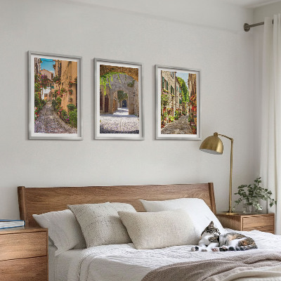 Įrėmintas triptikas Italijos gatvių gėlių architektūra