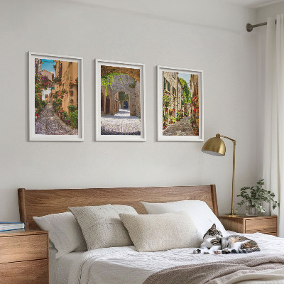 Įrėmintas triptikas Italijos gatvių gėlių architektūra