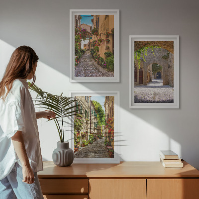 Įrėmintas triptikas Italijos gatvių gėlių architektūra