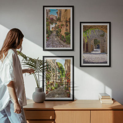 Įrėmintas triptikas Italijos gatvių gėlių architektūra
