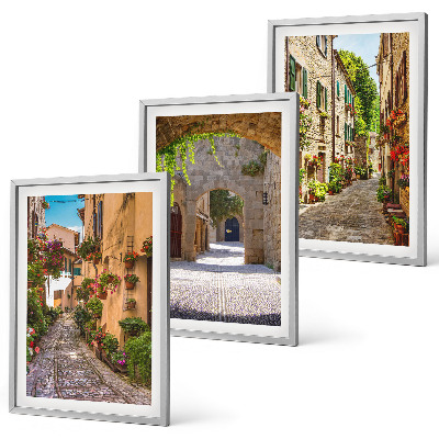 Įrėmintas triptikas Italijos gatvių gėlių architektūra