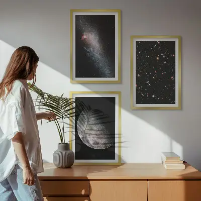 Įrėmintas triptikas kosmoso galaktikos žvaigždės ir mėnulis