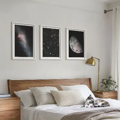 Įrėmintas triptikas kosmoso galaktikos žvaigždės ir mėnulis