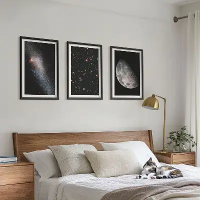 Įrėmintas triptikas kosmoso galaktikos žvaigždės ir mėnulis