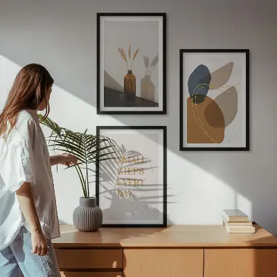 Abstrakčių formų paveikslų rinkinys 3 paveikslai su rėmais