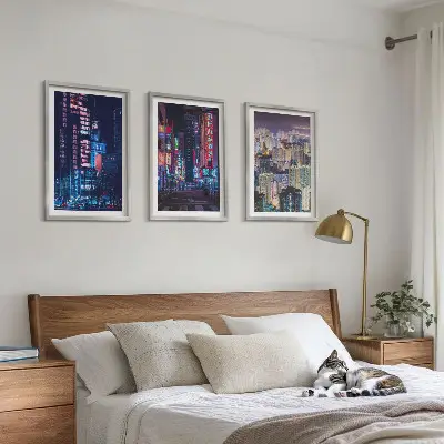 Naktinio miesto neoninės šviesos 3 paveikslų rinkinys su rėmais