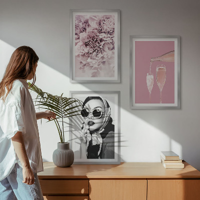 3 paveikslų rinkinys su rėmais Rožių žiedai ir elegantiška ponia