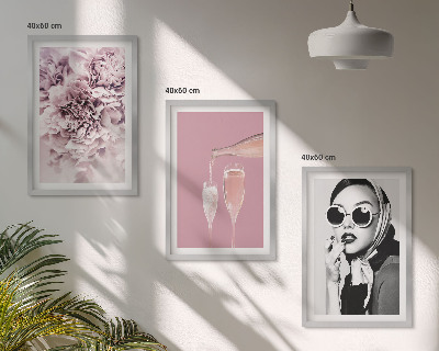 3 paveikslų rinkinys su rėmais Rožių žiedai ir elegantiška ponia