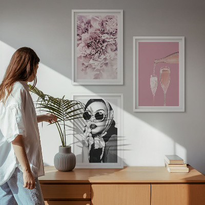 3 paveikslų rinkinys su rėmais Rožių žiedai ir elegantiška ponia