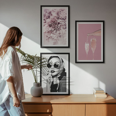 3 paveikslų rinkinys su rėmais Rožių žiedai ir elegantiška ponia