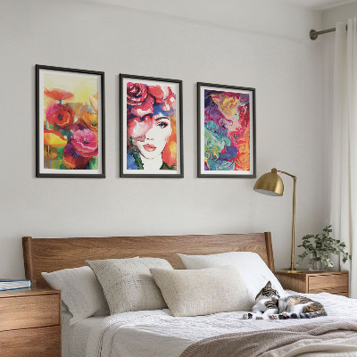 3 paveikslų rinkinys su rėmais Intensyvių gėlių moters portretas