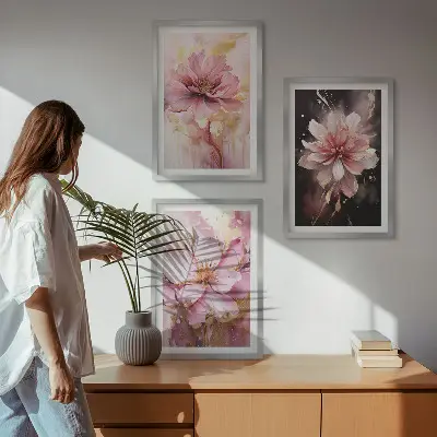 3 paveikslų rinkinys su rėmais gėlių kompozicijos su rožėmis baltame fone