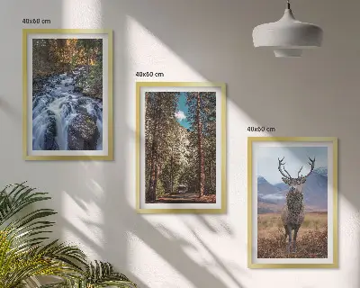 Įrėmintas triptikas krioklys, miškas, kalnai ir elniai gamtos tematikos