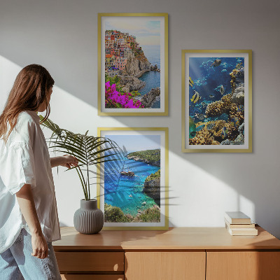 3 paveikslų rinkinys su rėmais Pajūrio vaizdai, spalvingi namai