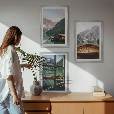 Įrėmintas triptikas kotedžai prie kalnų ežero