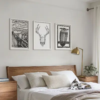 Įrėmintas triptikas rėkiančių kaukolės pelėdų grafika