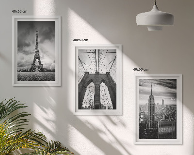 Įrėmintas triptikas Monochromatiniai tilto bokštai