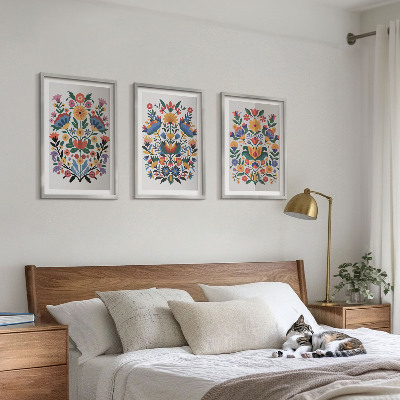 3 paveikslų rinkinys su rėmais Intensyvių spalvų gėlių raštai